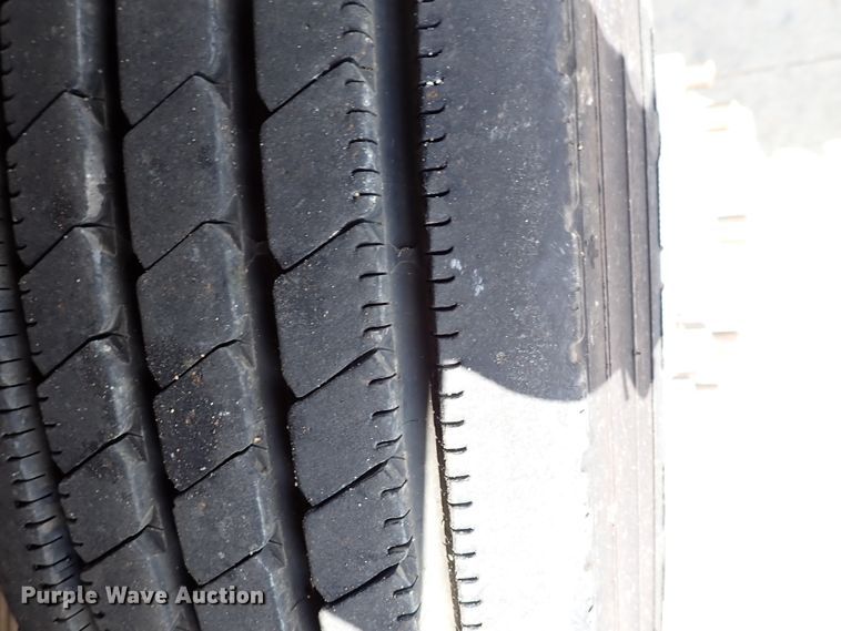 image for item DM5018 2005 GMC C6500  flatbed truck