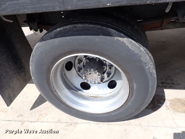 image for item DM5018 2005 GMC C6500  flatbed truck