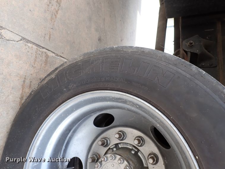 image for item DM5018 2005 GMC C6500  flatbed truck