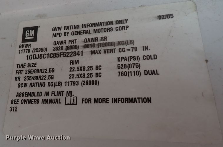 image for item DM5018 2005 GMC C6500  flatbed truck