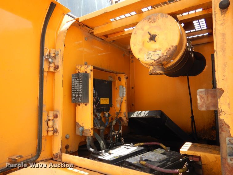 image for item DM6411 2004 Hyundai Robex 290-LC-7  long reach excavator