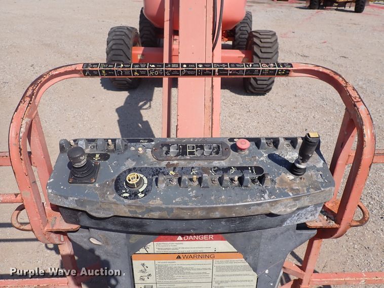 image for item DN1943 2005 JLG 600AJ  boom lift