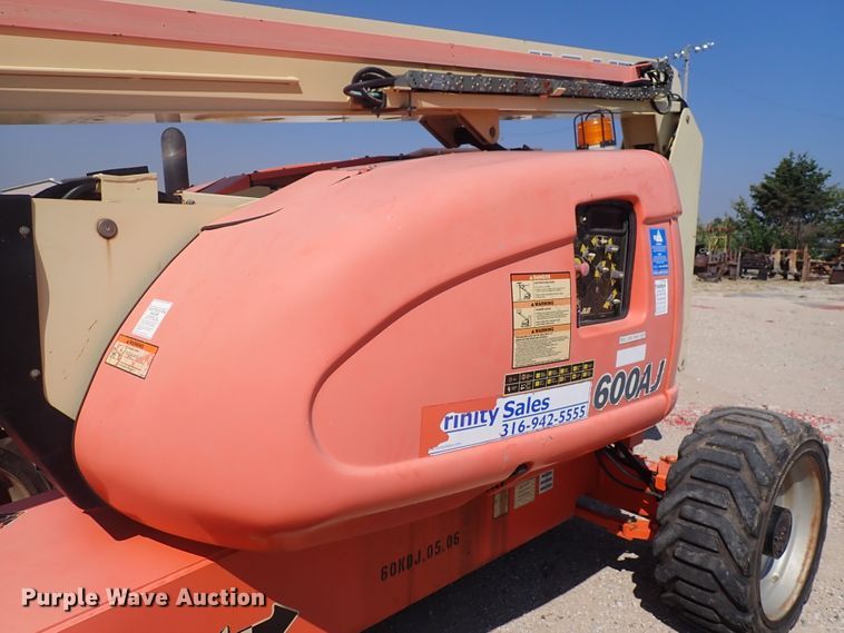 image for item DN1943 2005 JLG 600AJ  boom lift