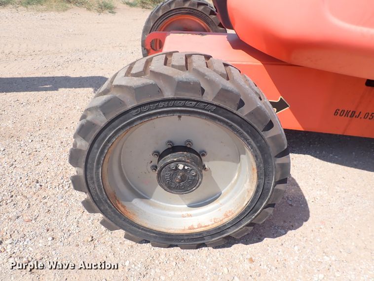 image for item DN1943 2005 JLG 600AJ  boom lift