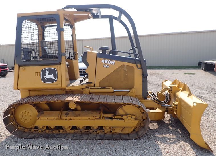 image for item DN2015 2001 John Deere 450H LGP  dozer