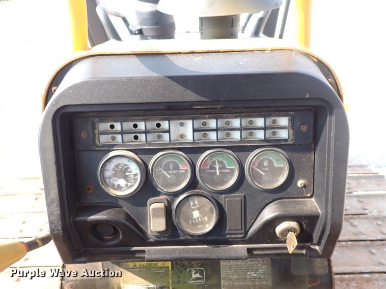 image for item DN2015 2001 John Deere 450H LGP  dozer