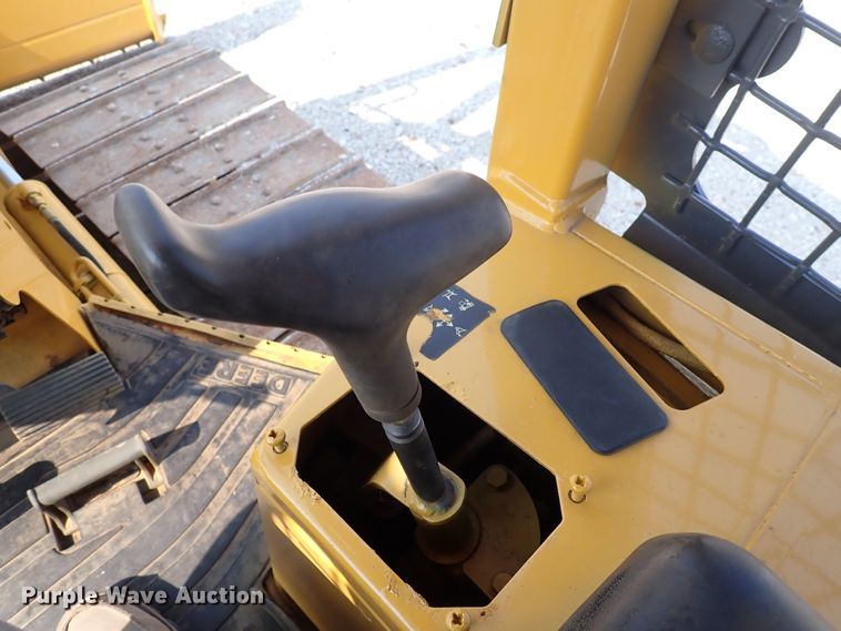 image for item DN2015 2001 John Deere 450H LGP  dozer