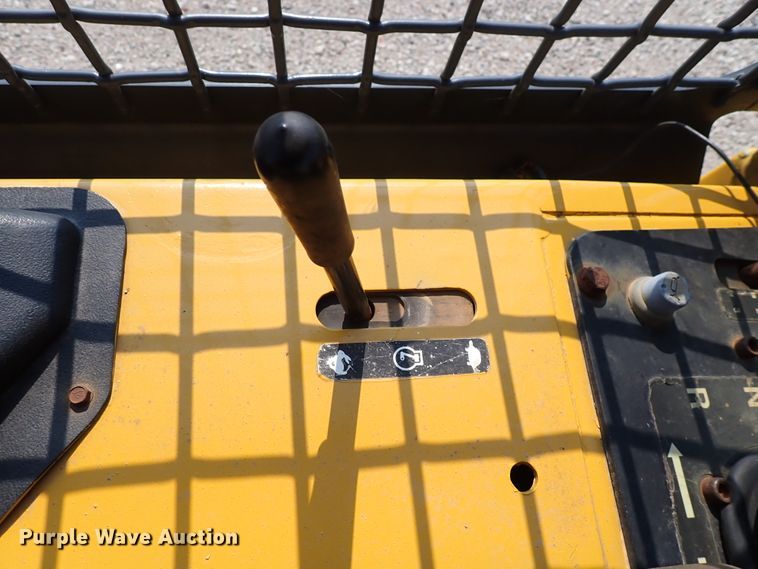 image for item DN2015 2001 John Deere 450H LGP  dozer