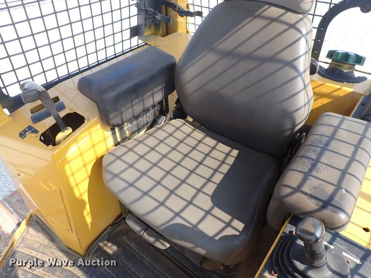 image for item DN2015 2001 John Deere 450H LGP  dozer