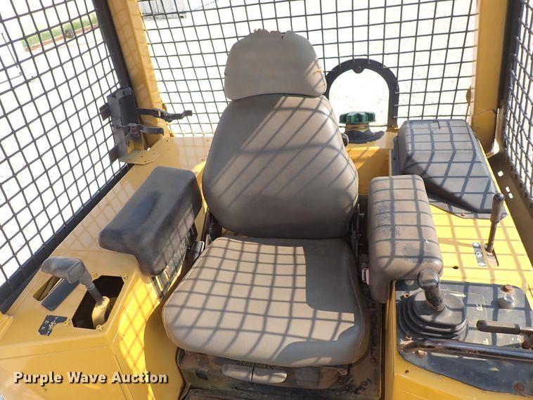 image for item DN2015 2001 John Deere 450H LGP  dozer