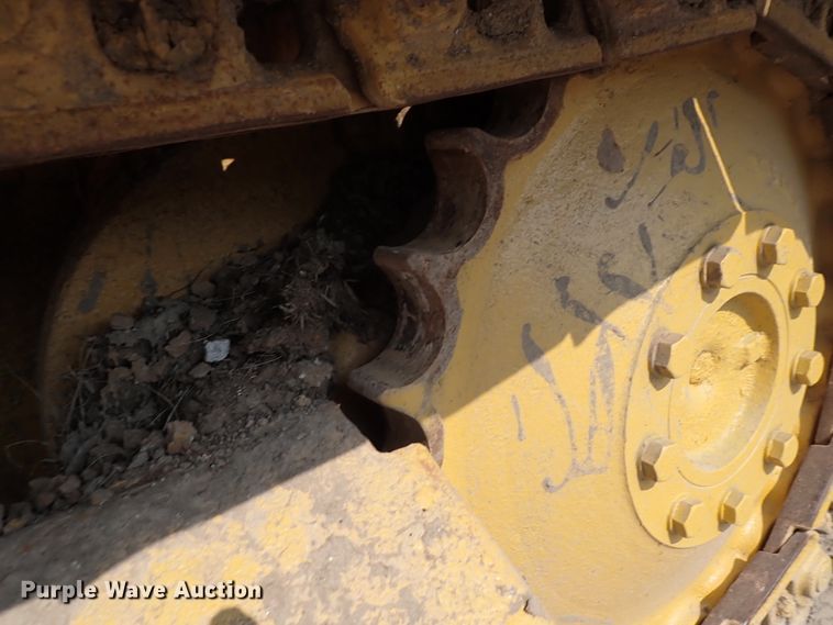 image for item DN2015 2001 John Deere 450H LGP  dozer