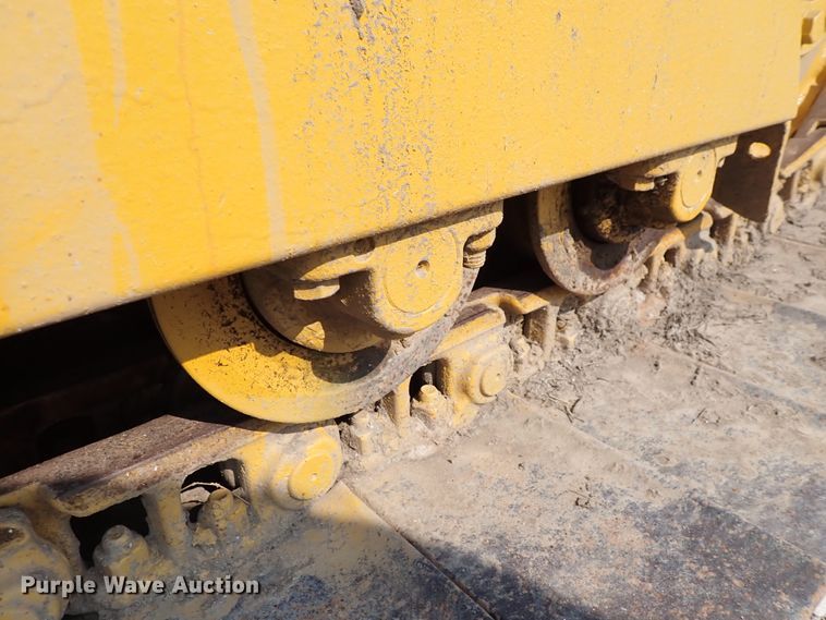 image for item DN2015 2001 John Deere 450H LGP  dozer