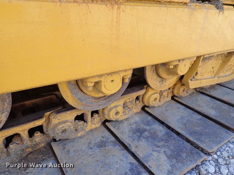 image for item DN2015 2001 John Deere 450H LGP  dozer