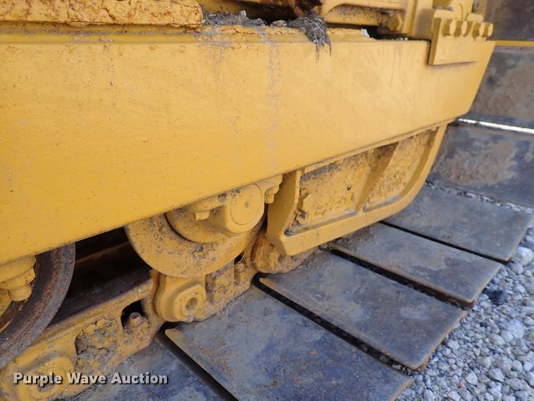 image for item DN2015 2001 John Deere 450H LGP  dozer