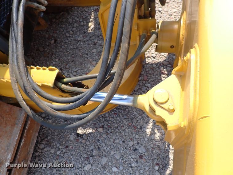 image for item DN2015 2001 John Deere 450H LGP  dozer