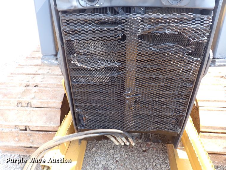 image for item DN2015 2001 John Deere 450H LGP  dozer