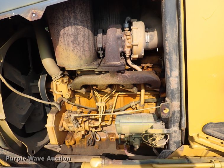 image for item DN2015 2001 John Deere 450H LGP  dozer