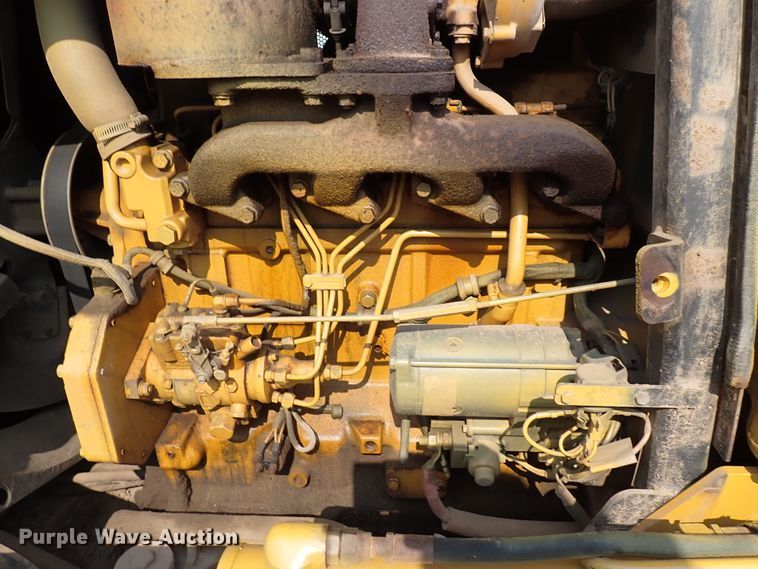 image for item DN2015 2001 John Deere 450H LGP  dozer