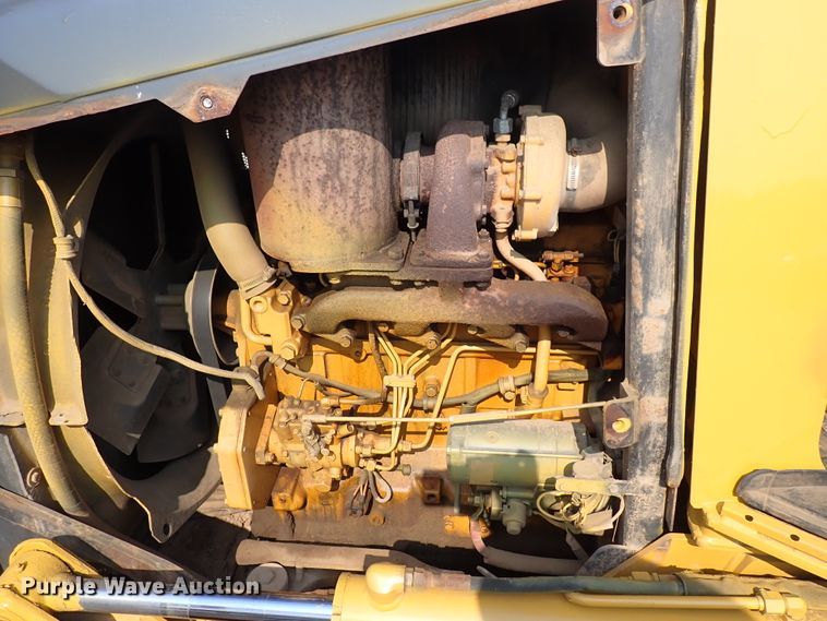 image for item DN2015 2001 John Deere 450H LGP  dozer