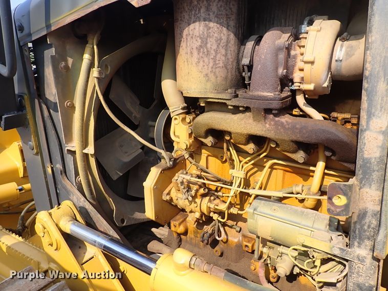 image for item DN2015 2001 John Deere 450H LGP  dozer