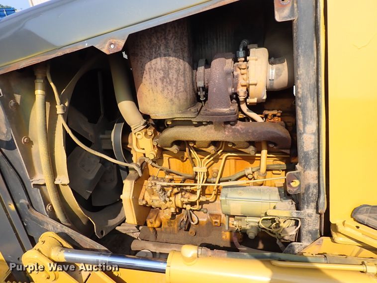 image for item DN2015 2001 John Deere 450H LGP  dozer