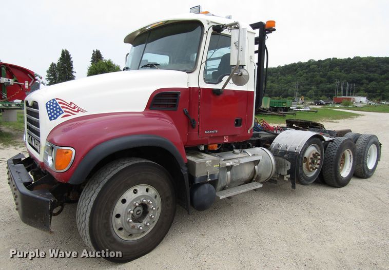 image for item EV9298 2005 Mack CV713  semi truck