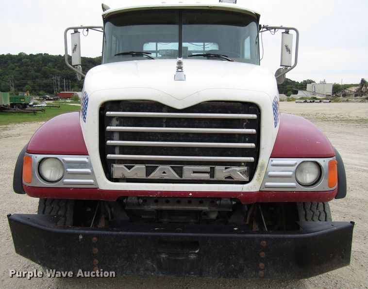 image for item EV9298 2005 Mack CV713  semi truck