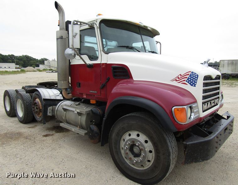 image for item EV9298 2005 Mack CV713  semi truck