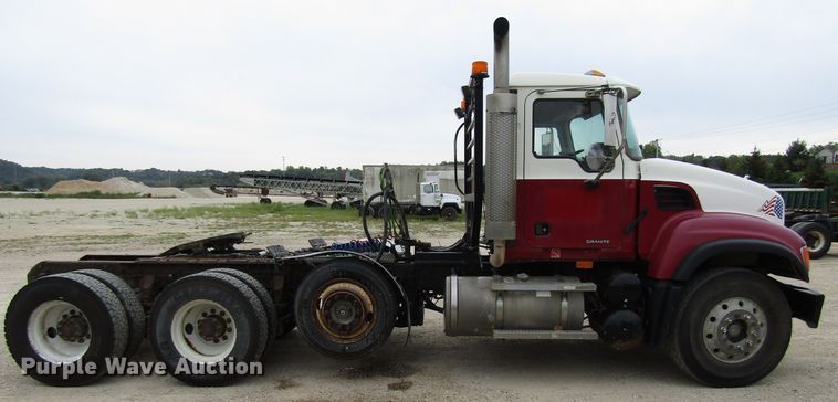 image for item EV9298 2005 Mack CV713  semi truck