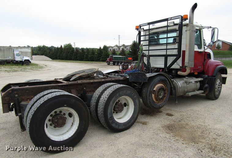 image for item EV9298 2005 Mack CV713  semi truck