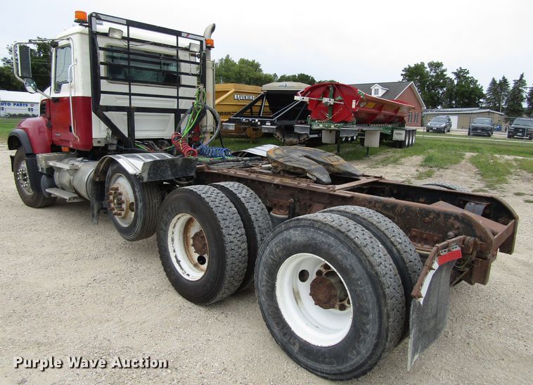 image for item EV9298 2005 Mack CV713  semi truck