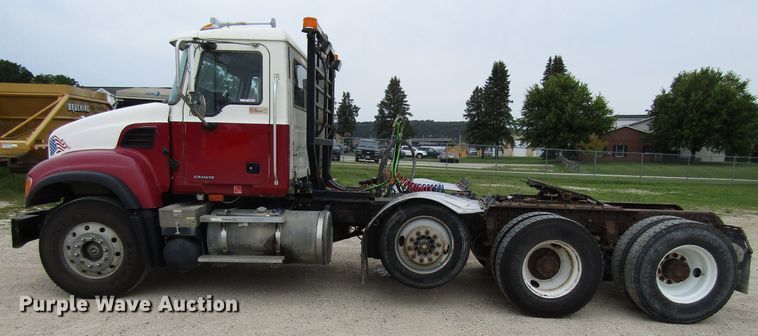 image for item EV9298 2005 Mack CV713  semi truck