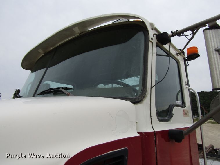 image for item EV9298 2005 Mack CV713  semi truck