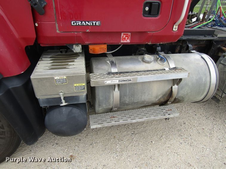 image for item EV9298 2005 Mack CV713  semi truck