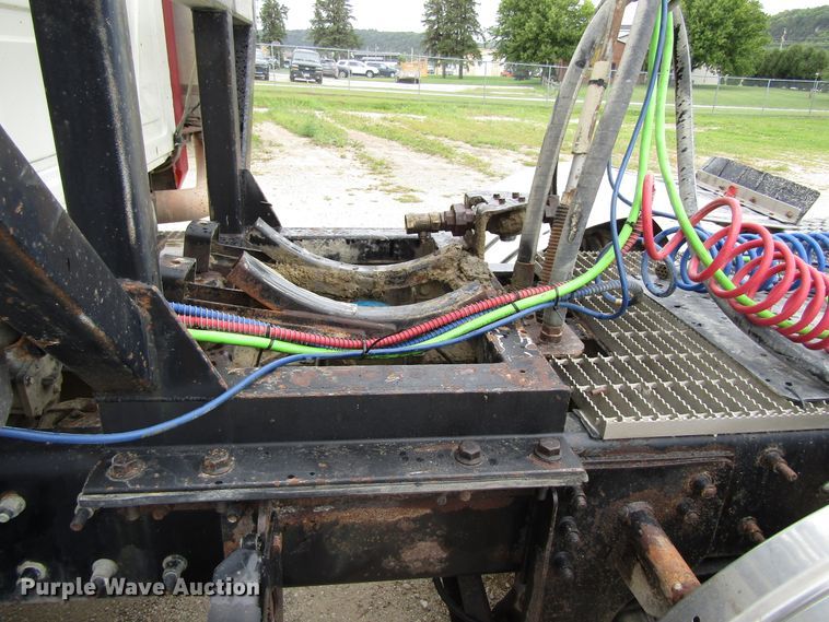 image for item EV9298 2005 Mack CV713  semi truck