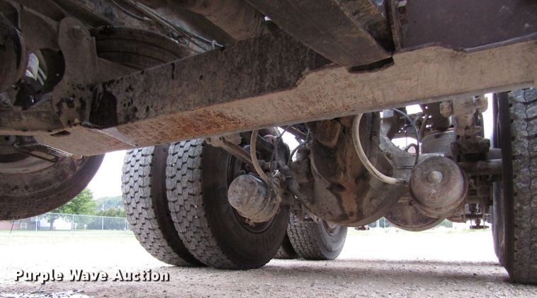 image for item EV9298 2005 Mack CV713  semi truck