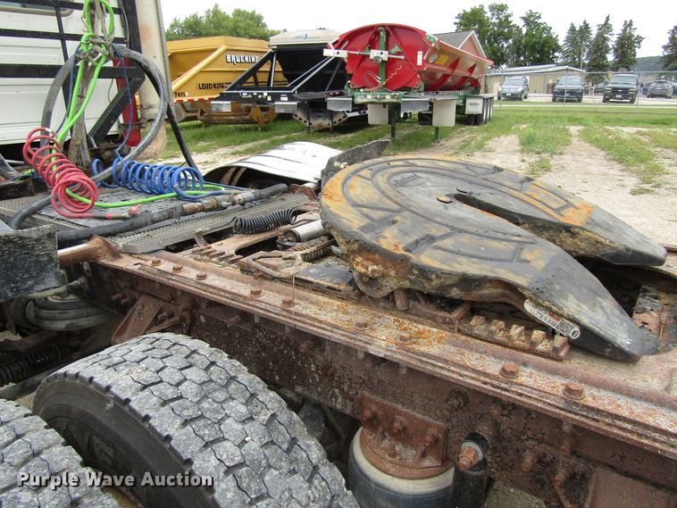 image for item EV9298 2005 Mack CV713  semi truck