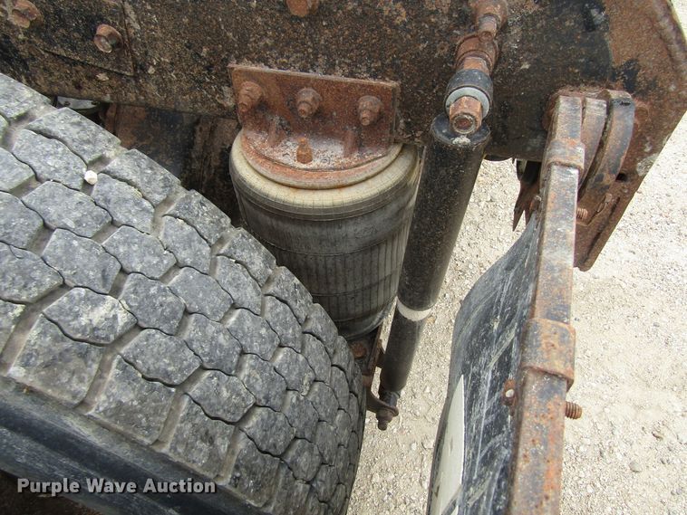 image for item EV9298 2005 Mack CV713  semi truck