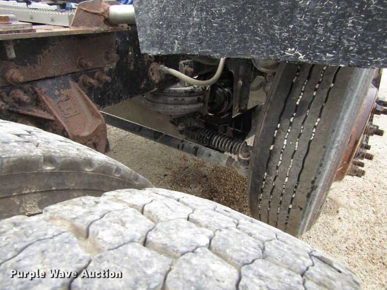 image for item EV9298 2005 Mack CV713  semi truck