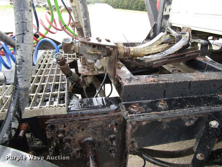 image for item EV9298 2005 Mack CV713  semi truck