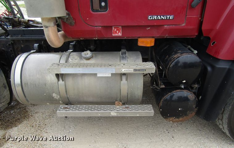 image for item EV9298 2005 Mack CV713  semi truck