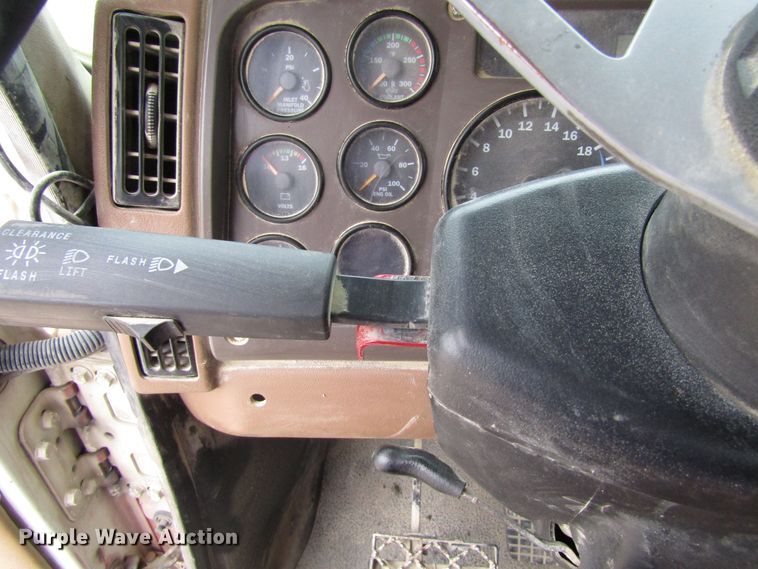 image for item EV9298 2005 Mack CV713  semi truck