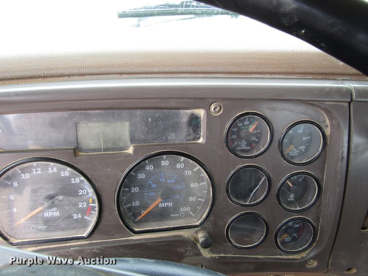 image for item EV9298 2005 Mack CV713  semi truck