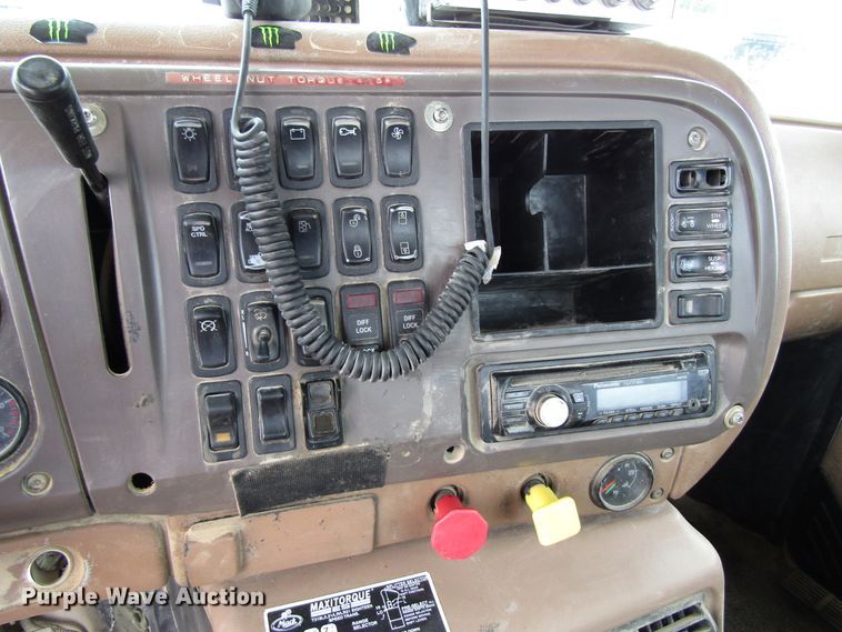 image for item EV9298 2005 Mack CV713  semi truck