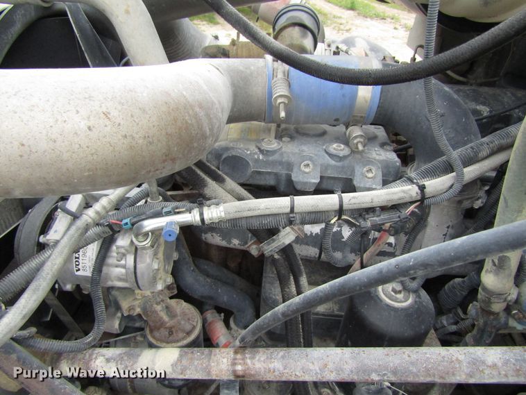 image for item EV9298 2005 Mack CV713  semi truck