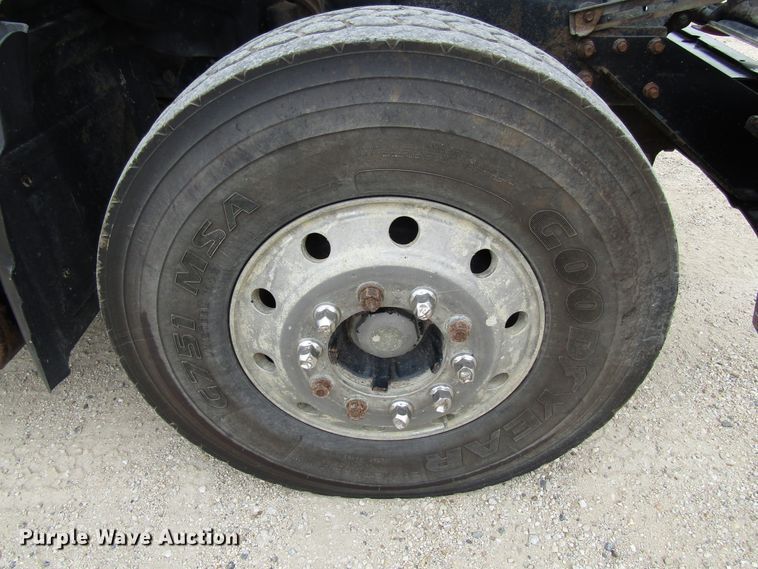 image for item EV9298 2005 Mack CV713  semi truck