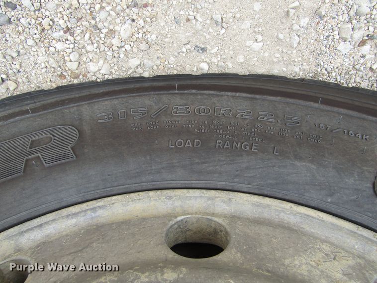 image for item EV9298 2005 Mack CV713  semi truck