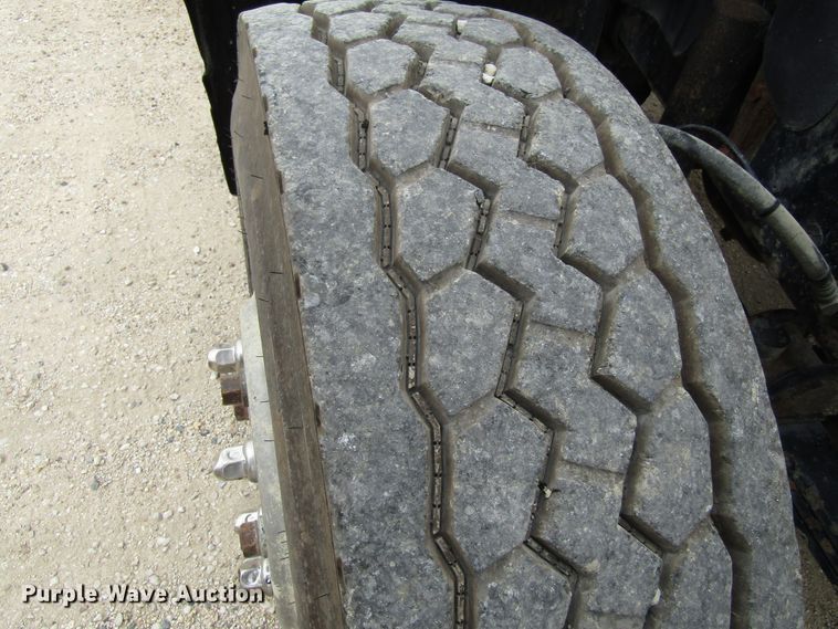 image for item EV9298 2005 Mack CV713  semi truck