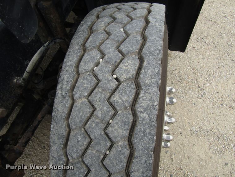 image for item EV9298 2005 Mack CV713  semi truck