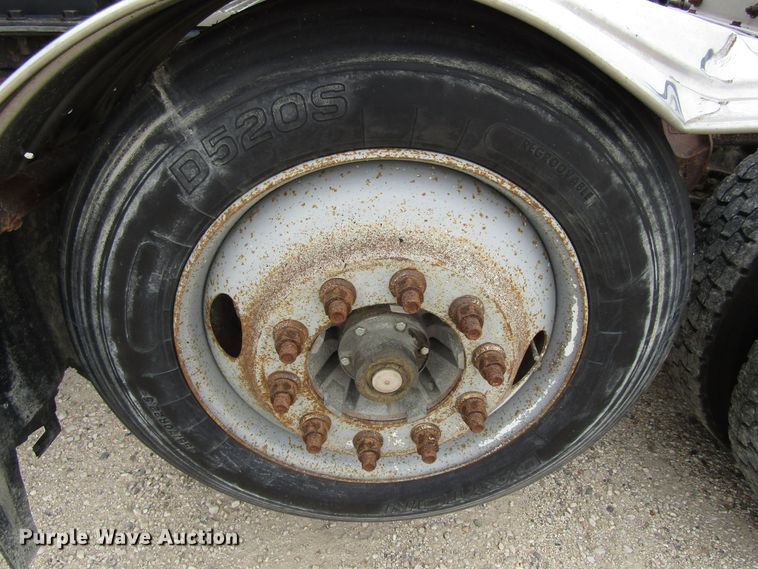 image for item EV9298 2005 Mack CV713  semi truck